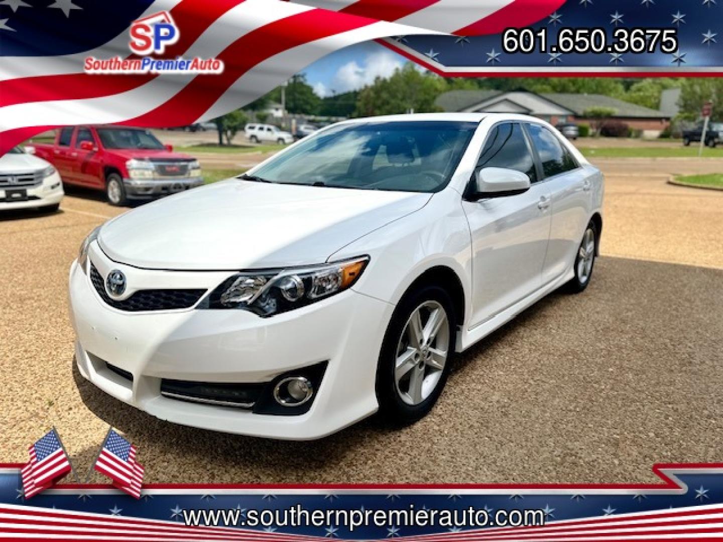 2013 WHITE TOYOTA CAMRY SE; LE; XLE (4T1BF1FKXDU) , located at 922 W. Beacon St., Philadelphia, MS, 39350, (601) 650-3675, 32.770447, -89.127151 - Photo#2